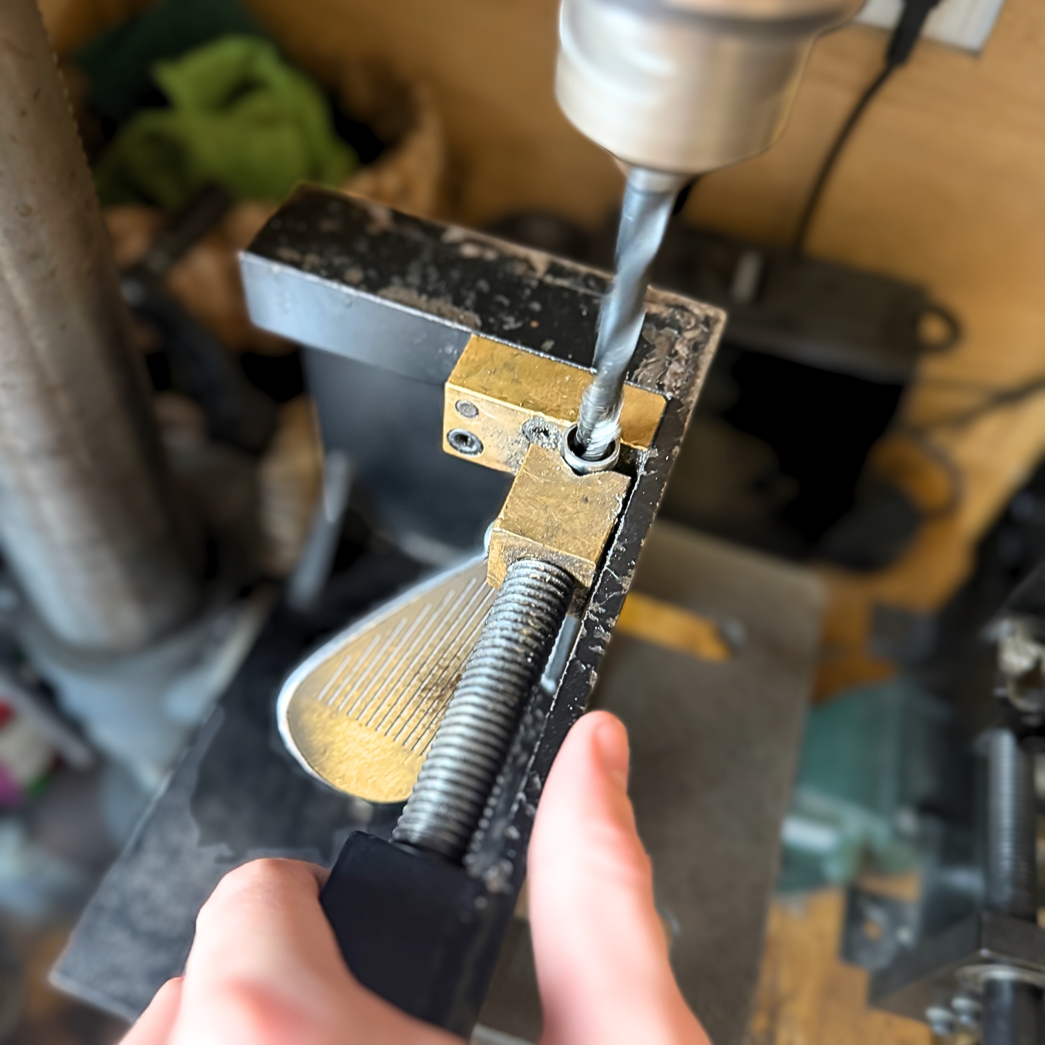 Odvrtávání zalomeného shaftu